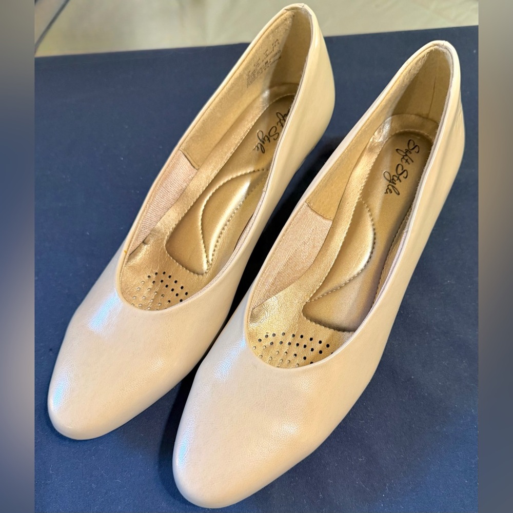 Soft Style by Hush Puppies Low Heel Pumps